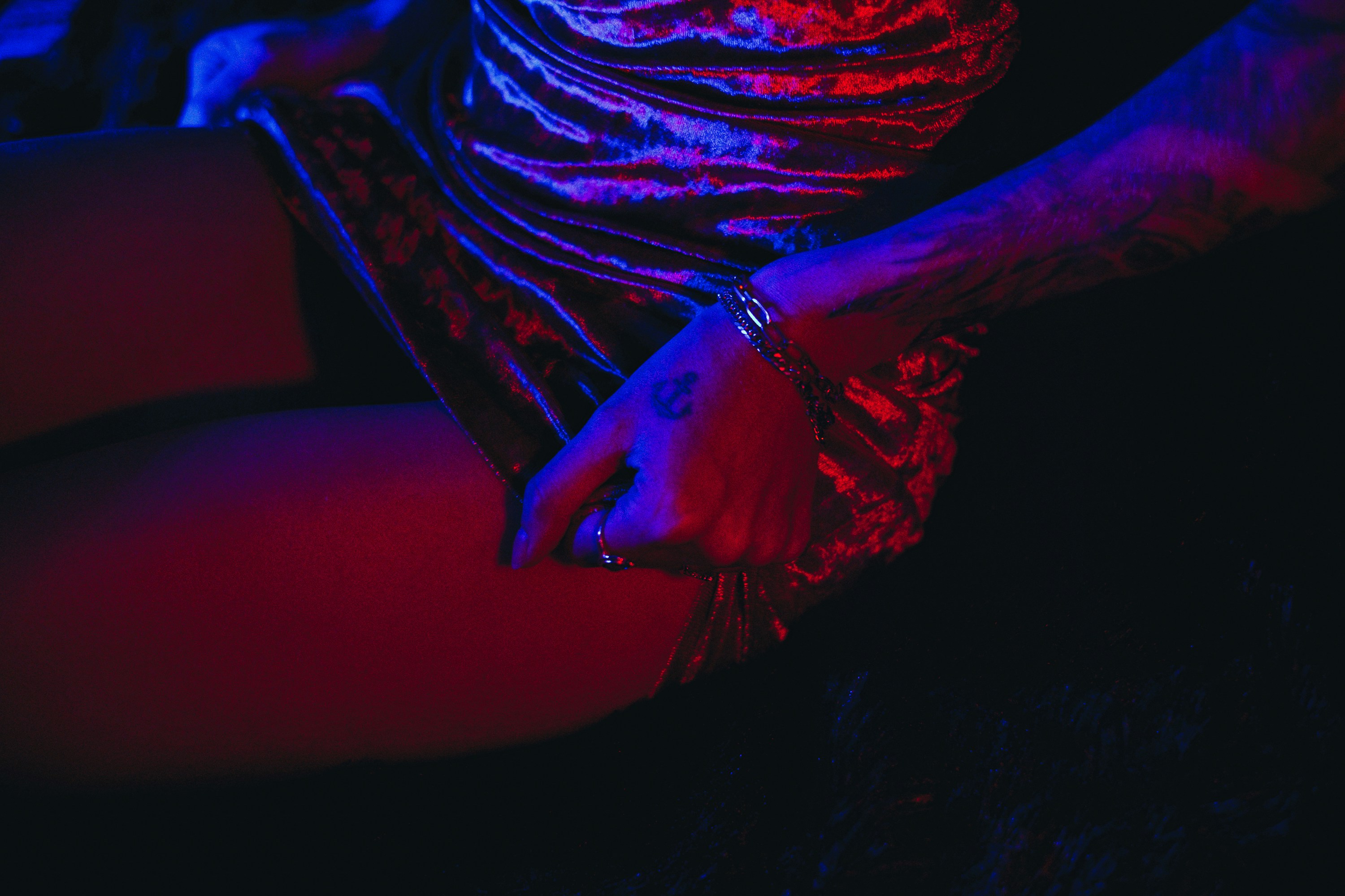 Criadora de conteúdo profissional usando a plataforma Verlic